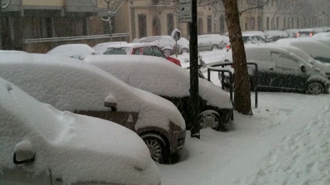 Firenze-_macchine-sotto-la-neve, piano neve firenze