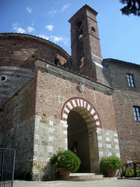 ingresso cappella montesiepi