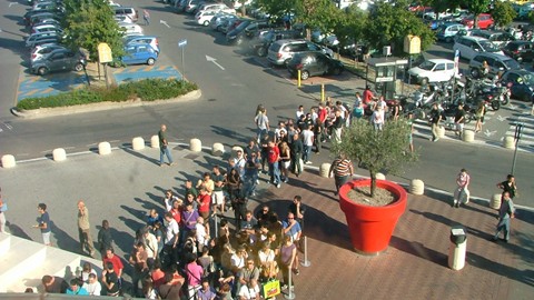 Apple Store_ apertura_ fila per entrare