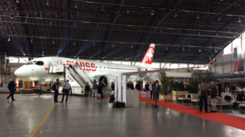 hangar aeroporto zurigo bombardier cs100